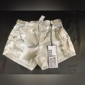 Almost Famous - High Rise Shorts - Desert Camouflage print -